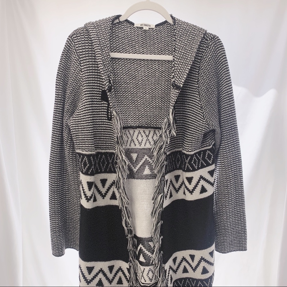 BB DAKOTA // Long Boho fringe sweater